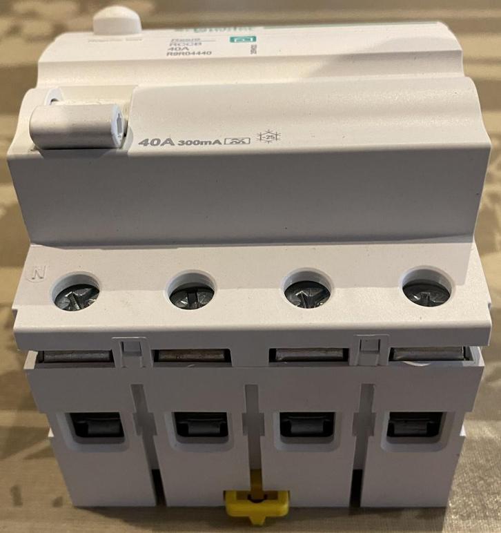 4 Polige Differentieelschakelaar 40A Type A 300mA, Bricolage & Construction, Électricité & Câbles, Neuf, Interrupteur, Interrupteur