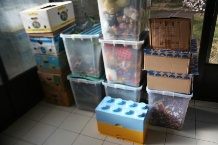 Lot rommelmarkt spullen pluches tmnt action man jeans lego, Divers, Lots de brocante, Enlèvement