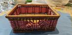 mandje in raffia ? met lint en strik  rood/wit, Mand, Ophalen of Verzenden, Zo goed als nieuw, Riet