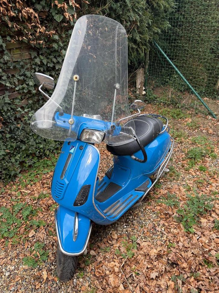 Vespa sport blauw, Fietsen en Brommers, Scooters | Vespa, Gebruikt, Vespa S, Klasse B (45 km/u), Benzine, Ophalen