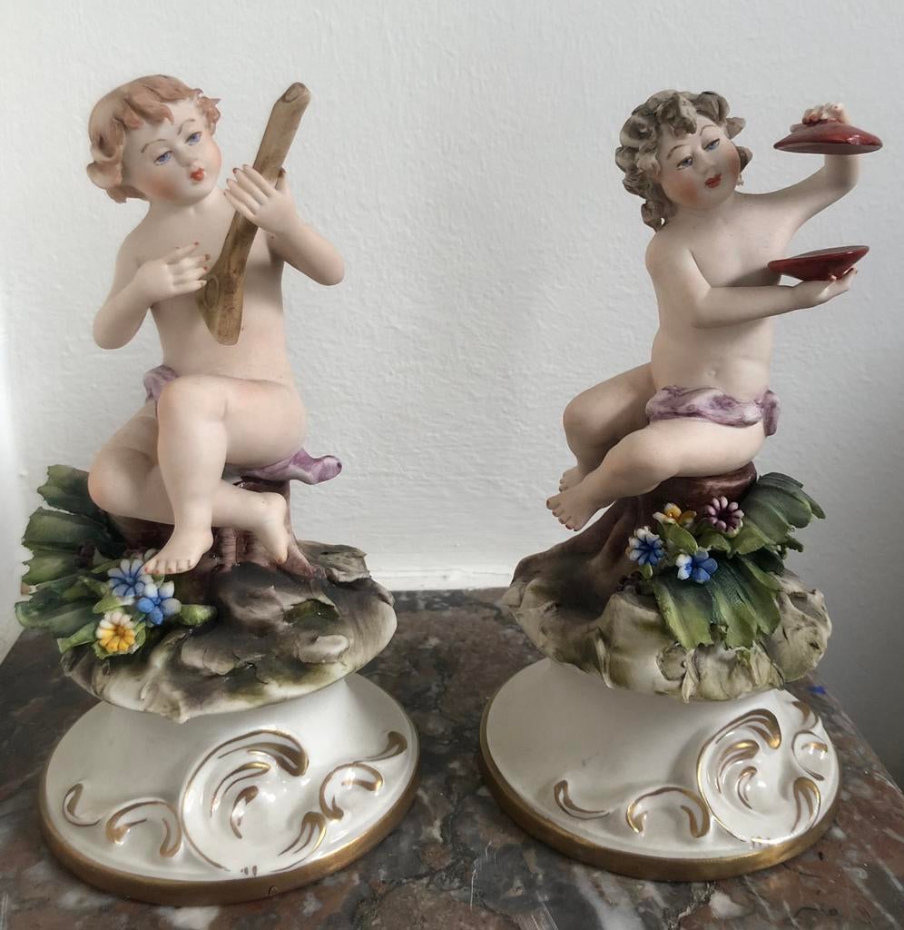 Deux putti jouant de la musique, porcelaine de Capodimonte, Antiquités & Art, Envoi