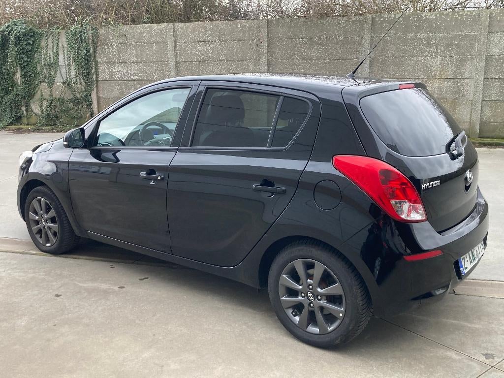 Hyundai I20 1.2benzine 2015 met 107000km*GO EDITIE*GARANTIE*, Euro 5, Stof, 4 cilinders, Zwart