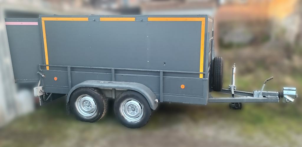 Remorque fermée à deux essieux, Enlèvement, Utilisé