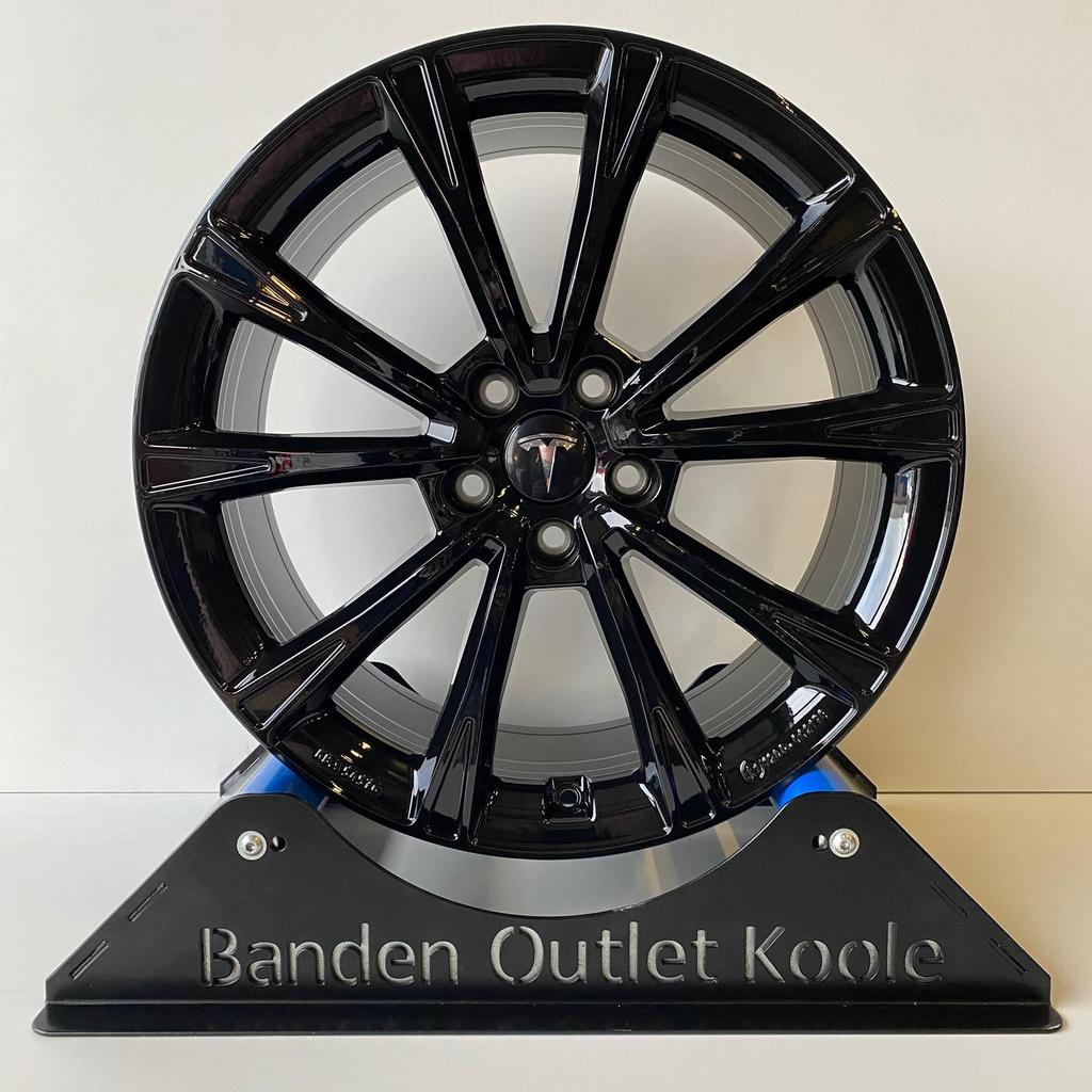 Tesla Model 3 Dezent AR 235-40-19 5x114,3 19'' Velgen Set, 19 inch, Velg(en), -, -