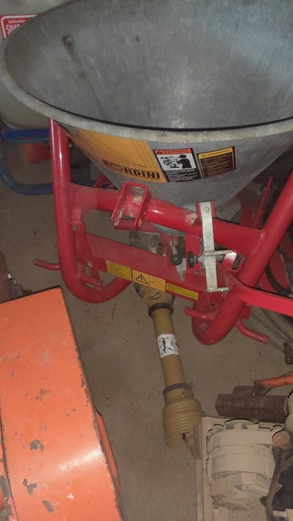 Rondini meststoffenstrooier sp 150, Zakelijke goederen, Landbouw | Werktuigen, Akkerbouw, Ophalen
