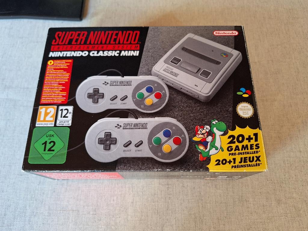 Mini snes classic met scherm, Games en Spelcomputers, Spelcomputers | Nintendo Super NES, Ophalen, Met 2 controllers