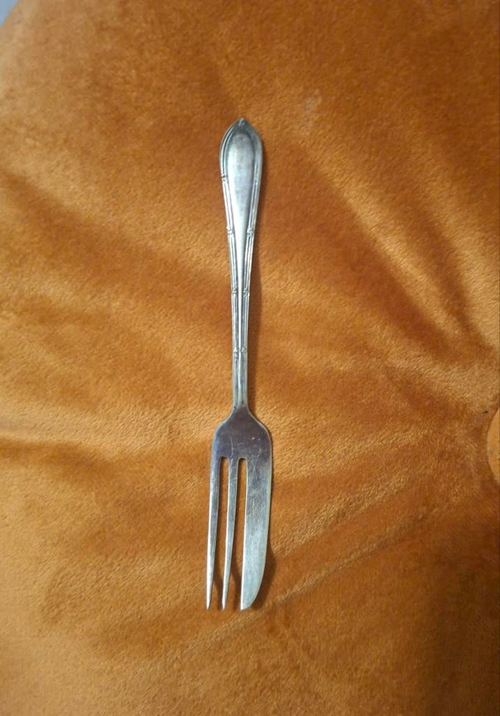 Fourchette vintage avec tranchant — fourchette à dessert/déj, Antiquités & Art, Enlèvement ou Envoi