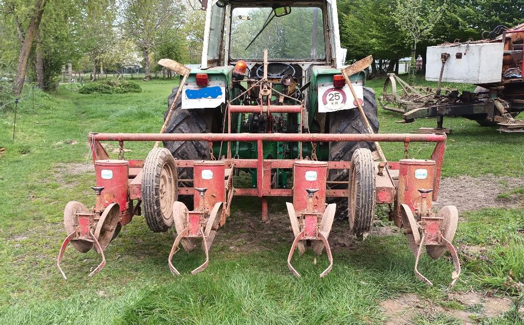 Oude maïsplanter, Ophalen, Akkerbouw, Zaaien, Planten of Poten