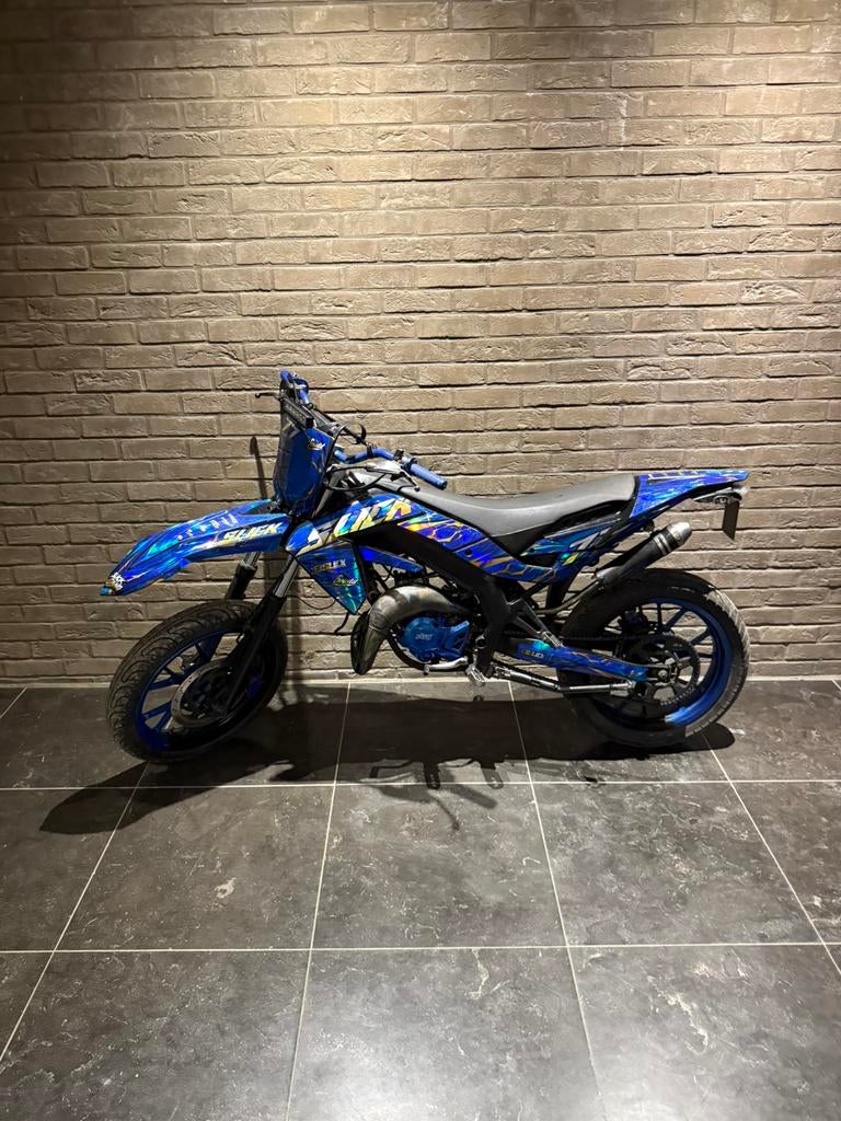 aprilia sx 50, Fietsen en Brommers, Brommers | Derbi, Ophalen, Zo goed als nieuw