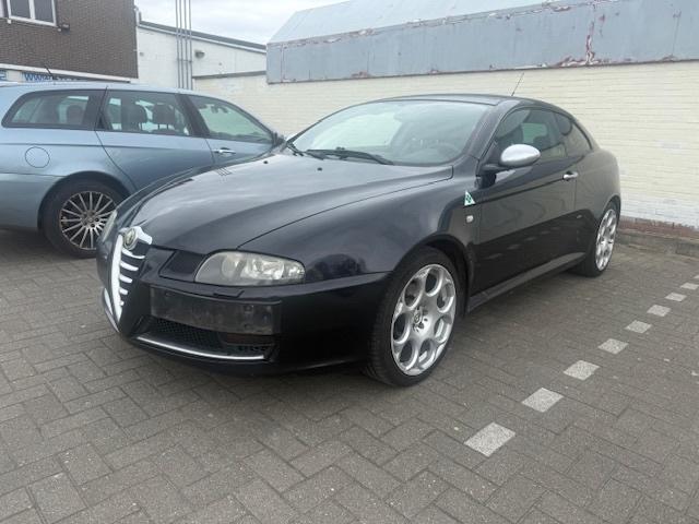 Alfa Romeo GT 1900 Diesel Black Line! Airco Leer Xenon!, Auto's, 4 zetels, 4 cilinders, Zwart, Leder