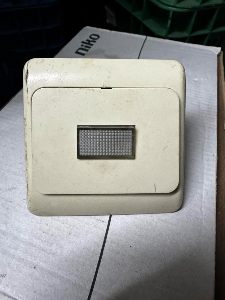 Interrupteur Niko pr 20, Bricolage & Construction, Électricité & Câbles, Comme neuf, Enlèvement