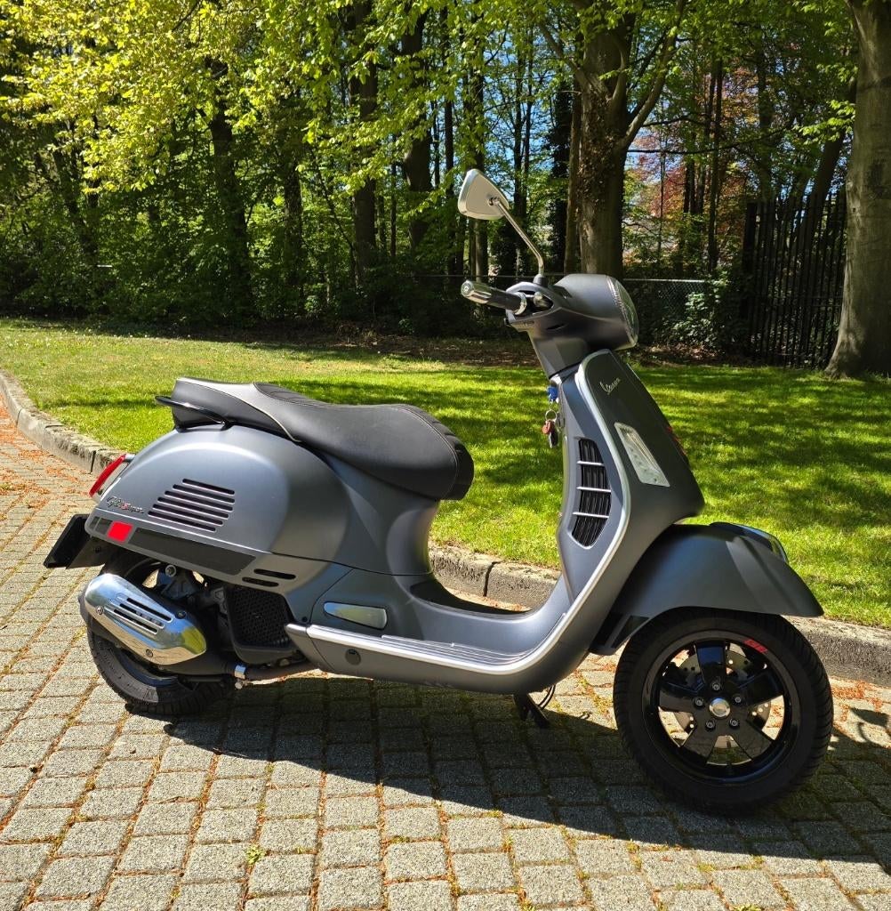 Belle Vespa GTS 125cc i-GET à vendre., Motos, Motos | Piaggio, Particulier, Super Sport, ABS, Éclairage LED, Automatique, Occasion