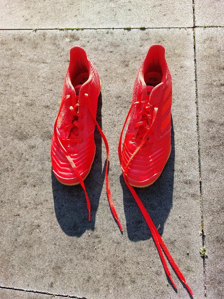 Zaalvoetbalschoenen Adidas - maat 40, Sport en Fitness, Voetbal, Ophalen, Zo goed als nieuw, Schoenen