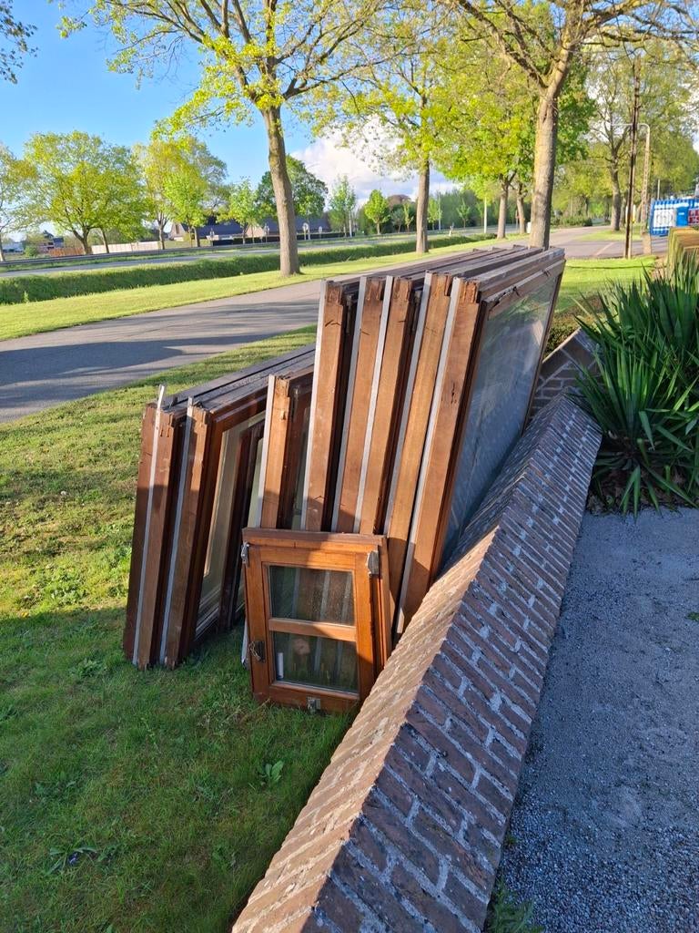 Lot houten ramen met dubbel glas - GRATIS, Doe-het-zelf en Bouw, Ophalen