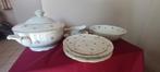Vaisselle rétro avec petis fleurs  pour 12 personnes, Service complet, Comme neuf, Enlèvement, Autres matériaux