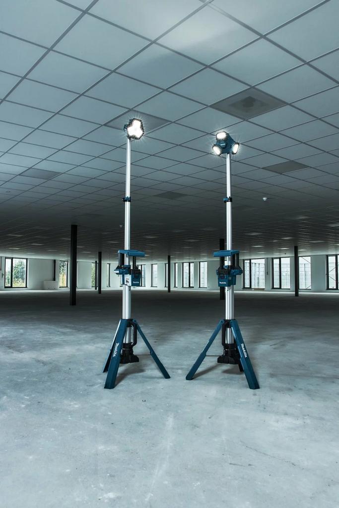 Makita NLADML814 14.4V - 18V Li-Ion accu bouwlamp op statief, Ophalen, Nieuw