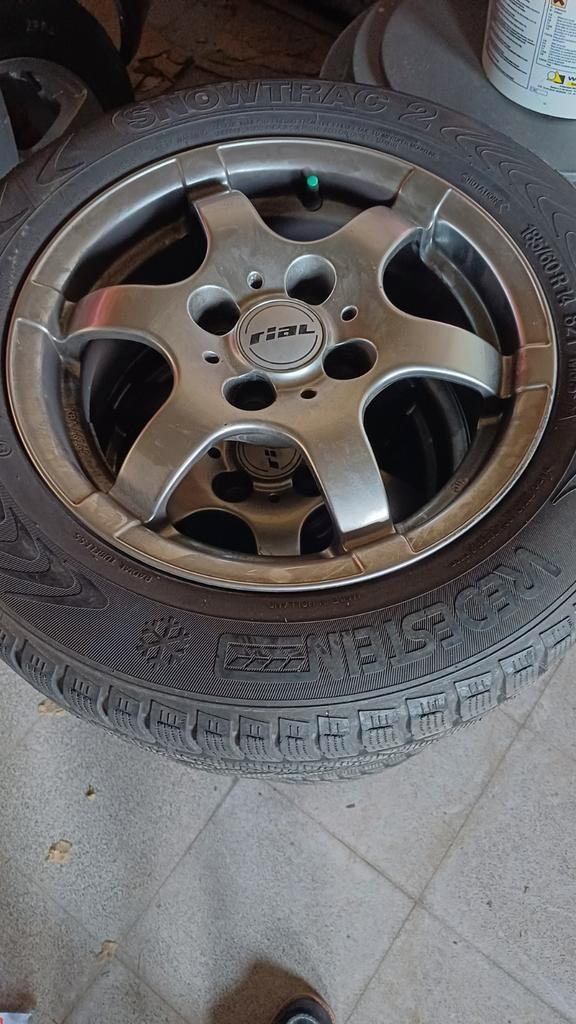 4 jantes et pneus 4x100 rial en très bon état, Autos : Pièces & Accessoires, Pneus & Jantes, Pneu(s), Enlèvement