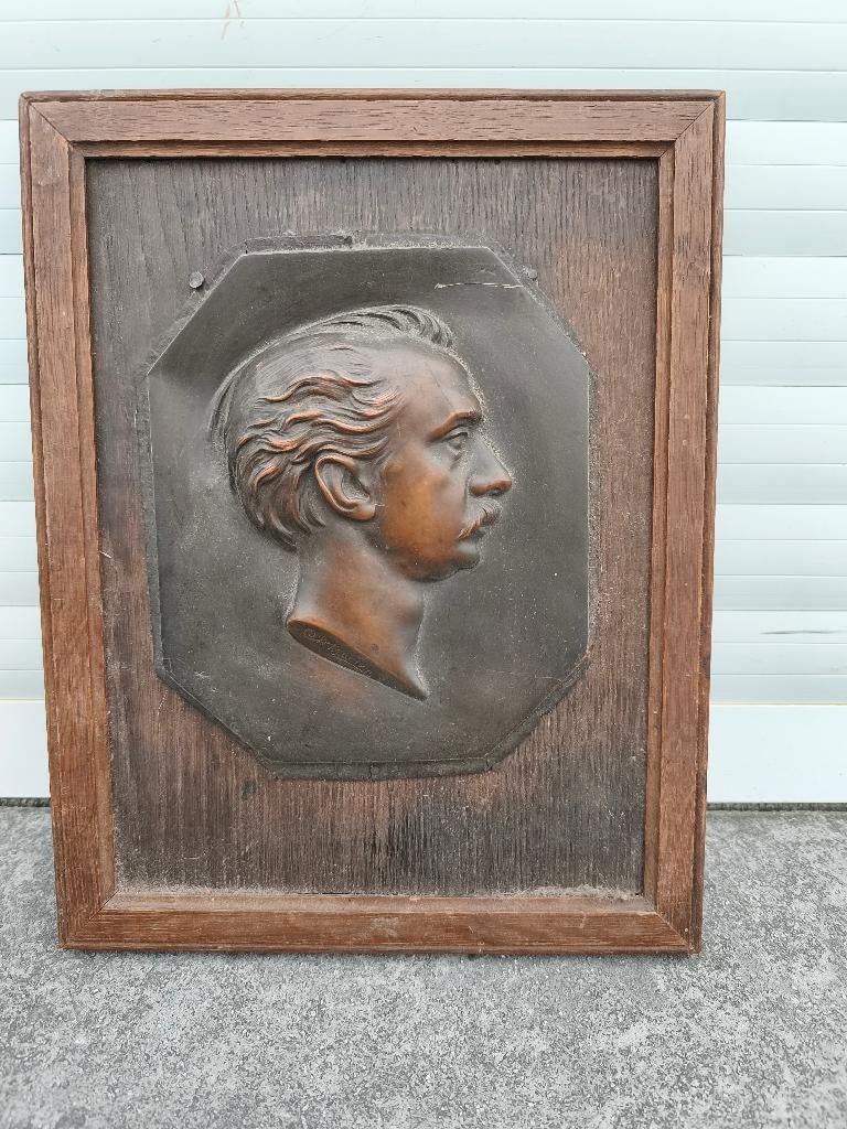 Plaque en bronze portait anto carte signe hch brunin, Antiquités & Art, Enlèvement ou Envoi, Bronze
