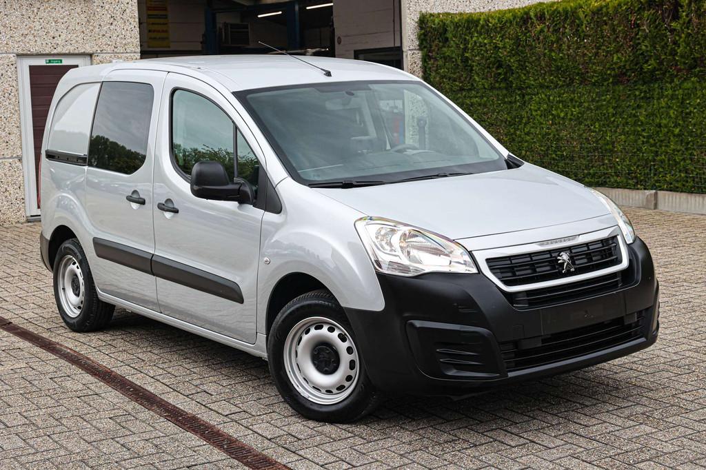 Peugeot Partner 3-ZITPLAATSEN*AIRCO*NAVIGATIE*NIEUWSTAAT*CRU, Voorwielaandrijving, Stof, Gebruikt, 4 cilinders