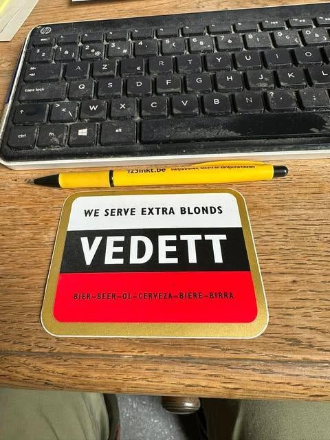 Vedett sticker we serve extra blonds, Ophalen of Verzenden, Nieuw, Overige typen, Overige merken