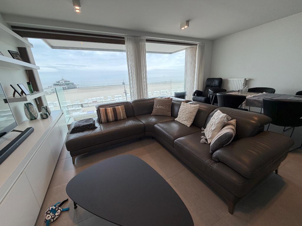 Lederen hoeksalon, Huis en Inrichting, Ophalen, Zo goed als nieuw, Vierpersoons of meer