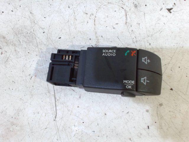 Radio bediening Renault Twingo, Enlèvement ou Envoi, Van der Ven Autorecycling B.V., Onderdelen@venauto.nl, Ettenseweg 76, 4706 PB Roosendaal, The Netherlands