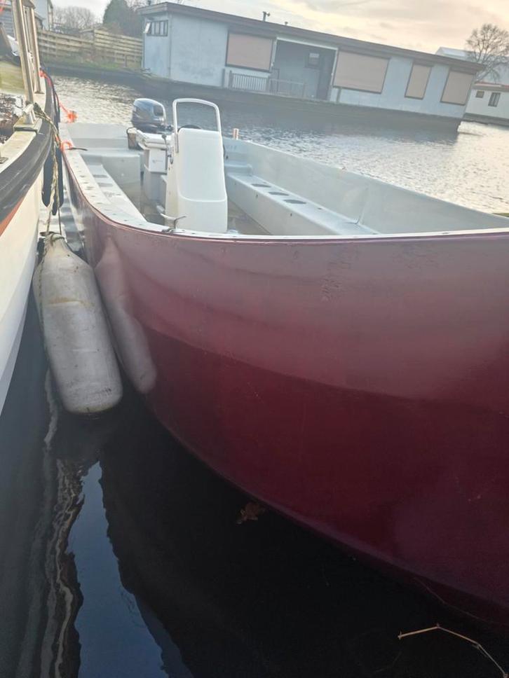 Bateau console robuste en polyester — Équipé d'une vis de t, Sports nautiques & Bateaux, Canoës, Enlèvement