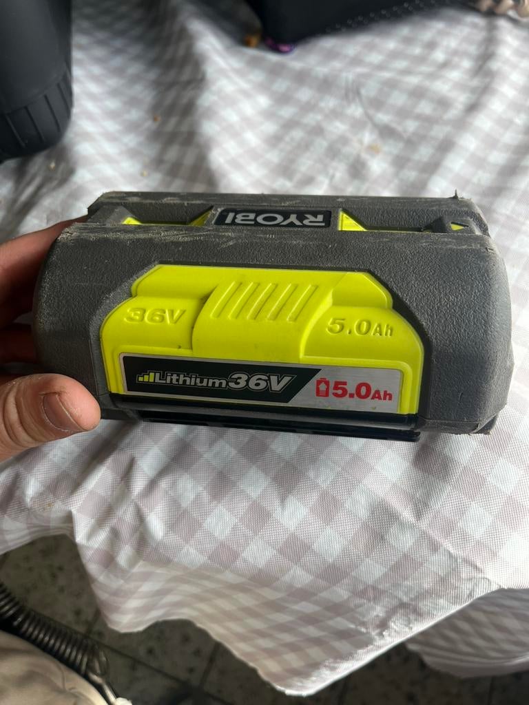 RYOBI-batterij, Doe-het-zelf en Bouw, Gereedschap | Machine-onderdelen en Toebehoren, Ophalen, Zo goed als nieuw