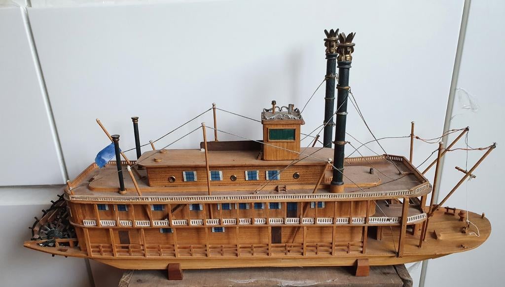 Mooie houten boot mississippi, Ophalen