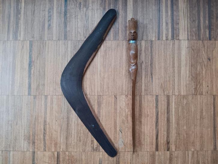 Houten oude boemerang en Afrikaans houten mes, Antiek en Kunst, Kunst | Beelden en Houtsnijwerken, Ophalen of Verzenden