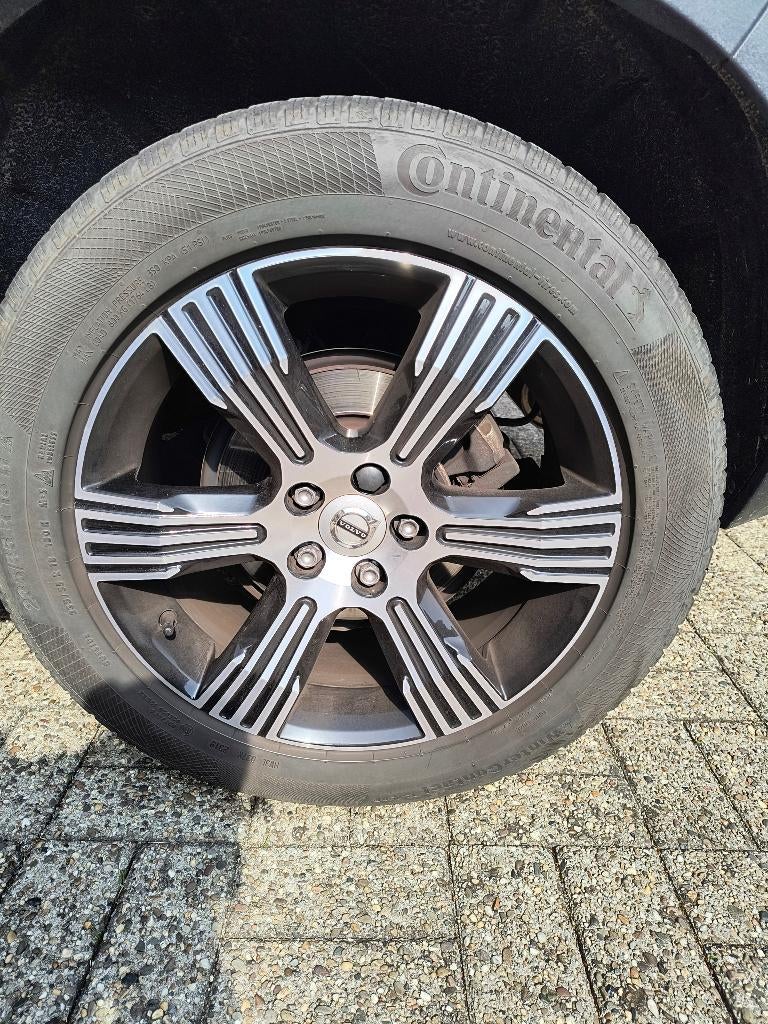 4 winterbanden met velgen  Volvo XC 40, Ophalen, 18 inch, Gebruikt, Velg(en)