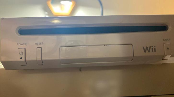 Wii blanche a vendre avec accesoires plus jeux, Games en Spelcomputers, Spelcomputers | Nintendo Wii, Zo goed als nieuw, Ophalen