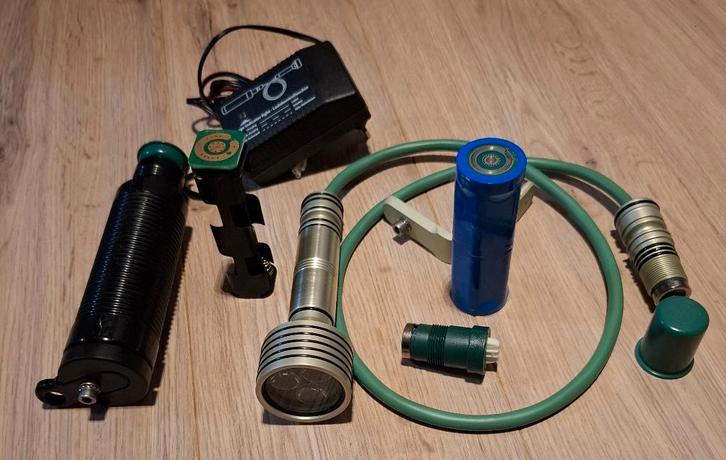 Green Force kabel duiklamp met Tristar lampkop, Sports nautiques & Bateaux, Plongée, Utilisé, Lampe de plongée, Enlèvement ou Envoi