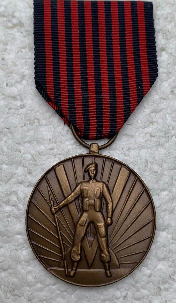 Medaille, WOII Med van de Vrijwilliger (Volontaires) 40-45, Enlèvement ou Envoi, Armée de terre, Ruban, Médaille ou Ailes