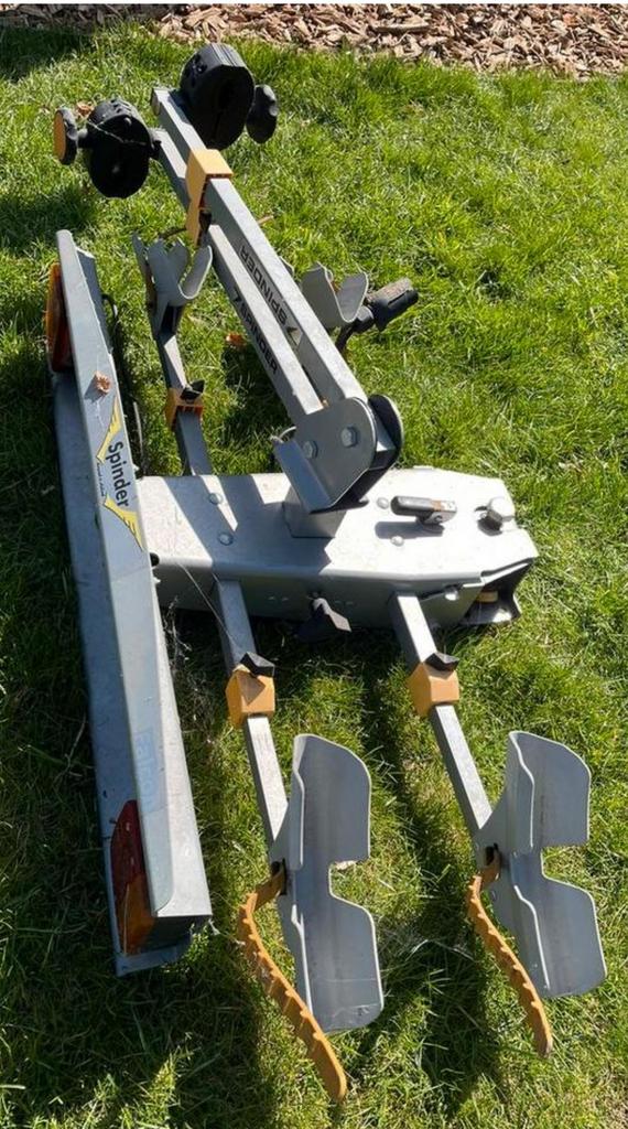 Spinder fietsendrager, Ophalen