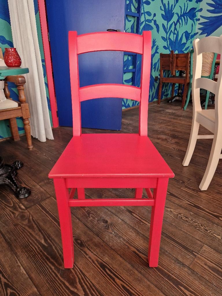 2 chaises en bois rose — style bistrot/hôtellerie, Maison & Meubles, Chaises, Utilisé, Deux, Bois, Osier ou Rotin, Rouge, Enlèvement