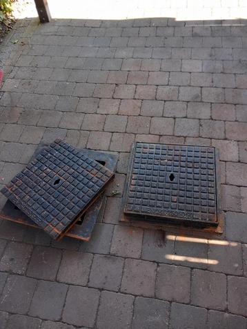 2 putdeksels. 0479750413 beschikbaar voor biedingen