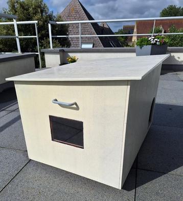 Kattenhuis voor binnen & buiten: licht, sterk & verrolbaar beschikbaar voor biedingen