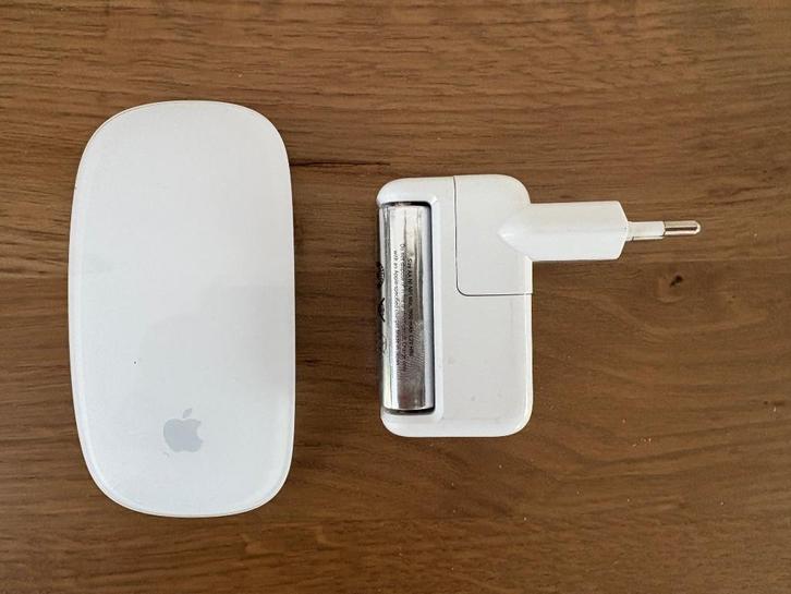 Apple Magic Mouse A1296 met Originele Oplader en batterijen, Computers en Software, Muizen, Zo goed als nieuw, Muis, Linkshandig