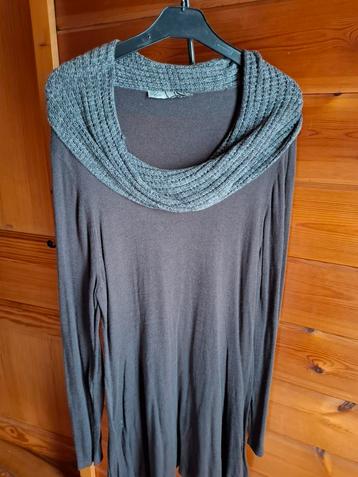 grijs gebreid kleedje beschikbaar voor biedingen