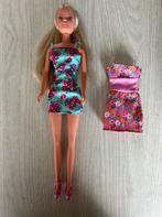 Mooie pop + extra jurk, Kinderen en Baby's, Speelgoed | Poppen, Ophalen of Verzenden