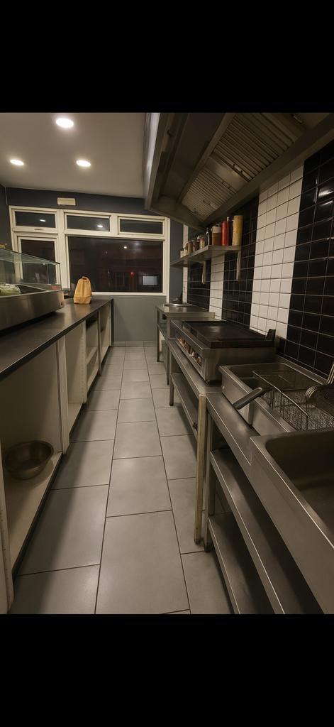 Commerce (snack) a remettre, Zakelijke goederen, Exploitaties en Overnames