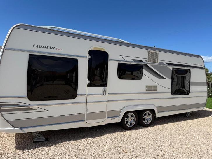 Caravane fendt larimar 6m50, Caravans en Kamperen, Caravans, Particulier, tot en met 4, 2000 kg en meer, Fendt, Frans bed, Lengtebed