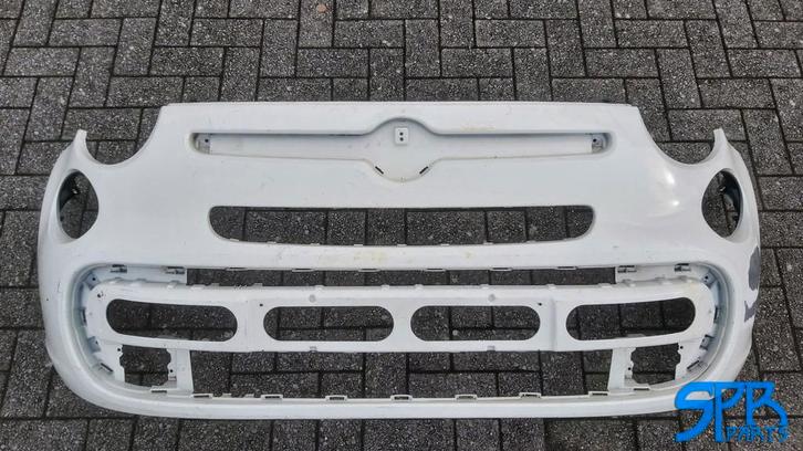 Voorbumper Fiat 500 L 735522402 Voor Bumper WIT, Auto-onderdelen, Carrosserie, Bumper, Fiat, Gebruikt