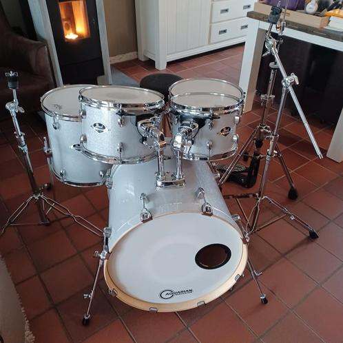 Pearl export drumstel met hardware en nieuwe drum kruk zgst, Muziek en Instrumenten, Instrumenten | Toebehoren, Zo goed als nieuw