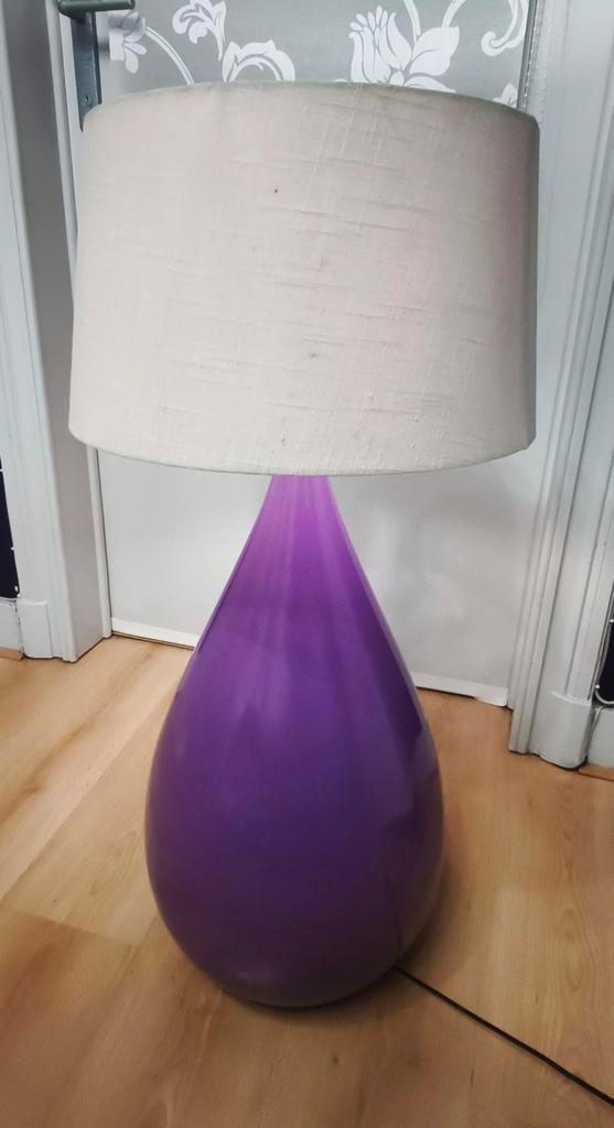 Grote paarse designlamp - Perfecte staat, Huis en Inrichting, Lampen | Tafellampen, Zo goed als nieuw, 75 cm of meer, Metaal, Stof
