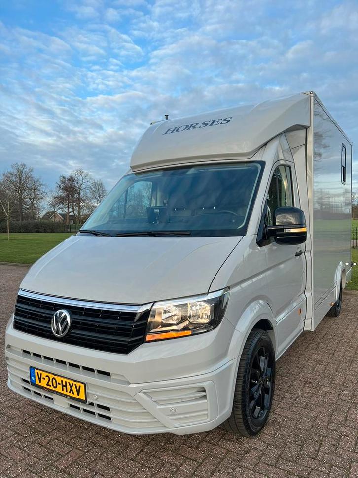 Nieuwstraat Volkswagen paardenwagen! 2022 - 17.000KM!, Animaux & Accessoires, Chevaux & Poneys | Semi-remorques & Remorques, Comme neuf