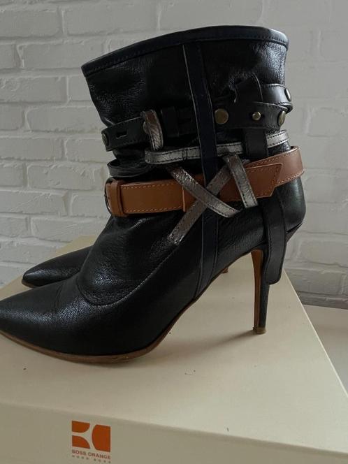 2x gedr Hugo Boss stiletto enkellaarsjes mt 40.5, Kleding | Dames, Schoenen, Zo goed als nieuw, Lage of Enkellaarzen, Zwart, Verzenden