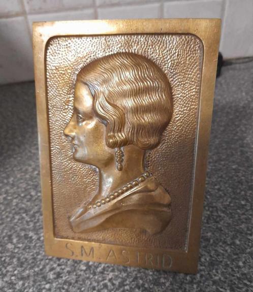 Koperen staander van koningin Astrid, 2 prentboeken en 3 fot, Verzamelen, Koningshuis en Royalty, Gebruikt, Ophalen of Verzenden