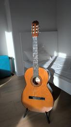Guitar Classical with Hard case, Footrest and Extra Strings, Enlèvement ou Envoi, Comme neuf, Guitare acoustique